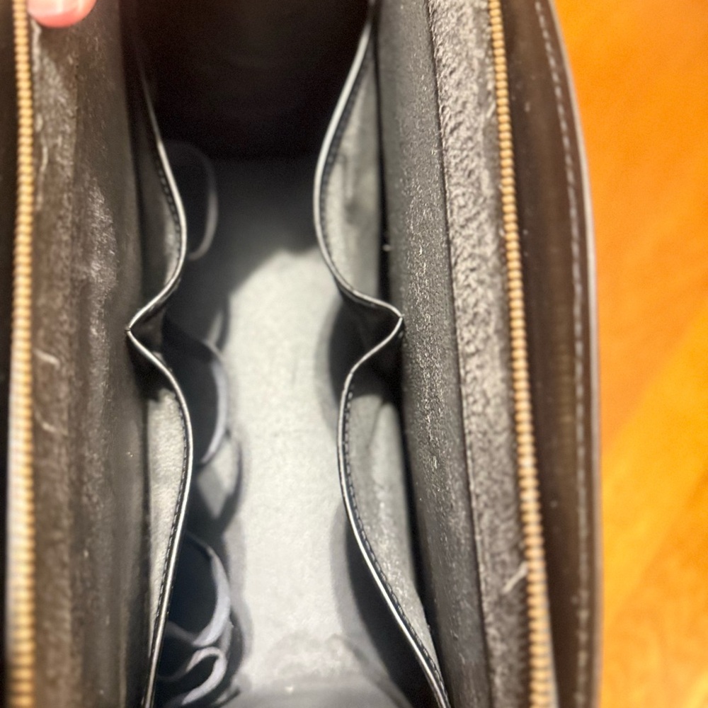 Stylish Black Leather Tote Bag - Picture 3 of 13